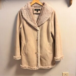 Jones Of New York Coat Ladies Coat
VGC Faux Suede & Fur Light Cream